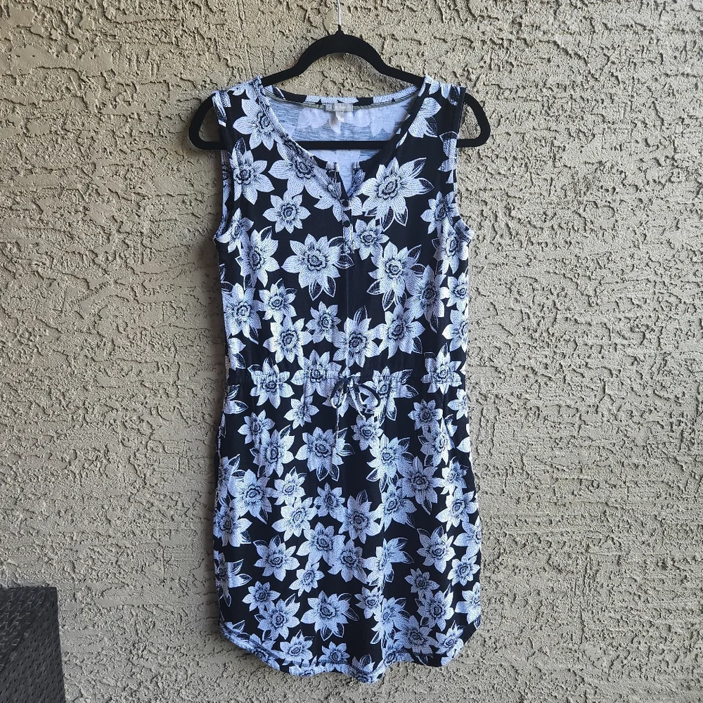 T by Talbots black and white floral dress. Drawstring waist. Pockets. Size MP - Picture 1 of 11